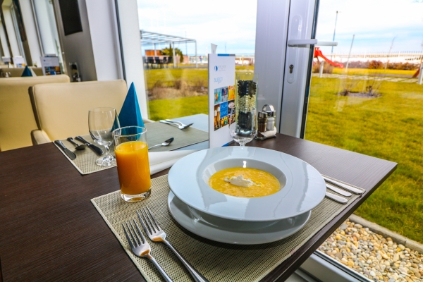 Hotel Yacht Wellness & Business (Siófok)
